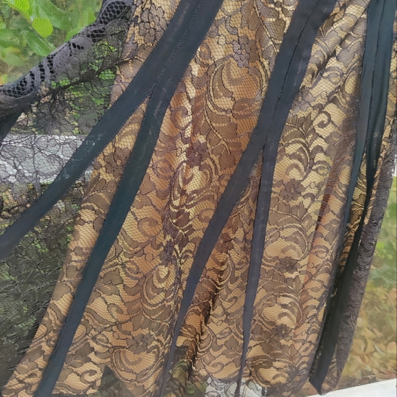 Lace and ribbon skirt - Picture 6 of 9